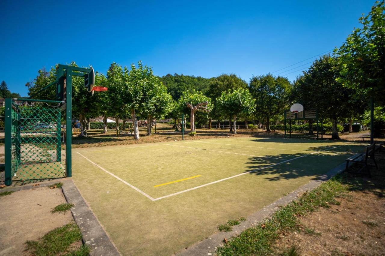 Camping Le Chateau Du Gibanel Saint-Martial-Entraygues Buitenkant foto