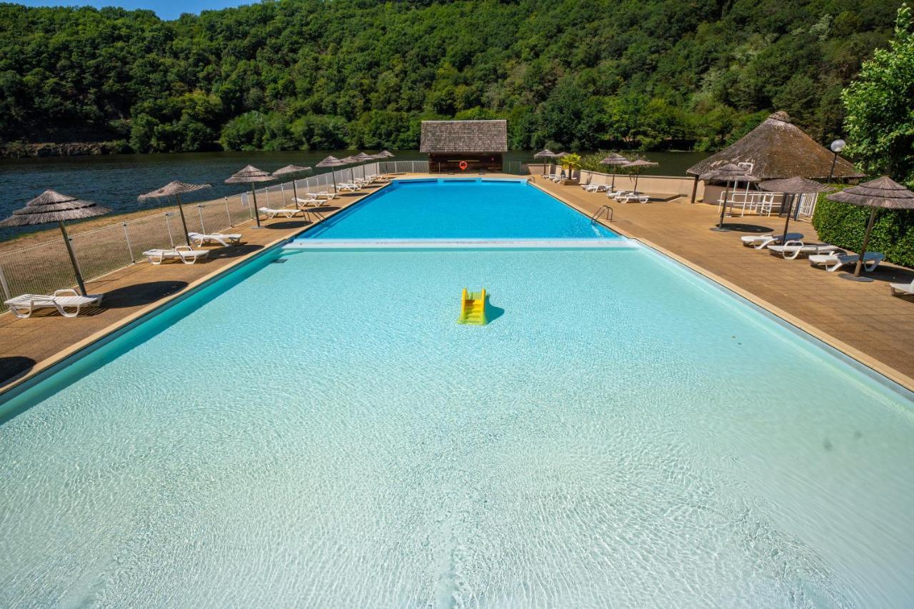 Camping Le Chateau Du Gibanel Saint-Martial-Entraygues Buitenkant foto