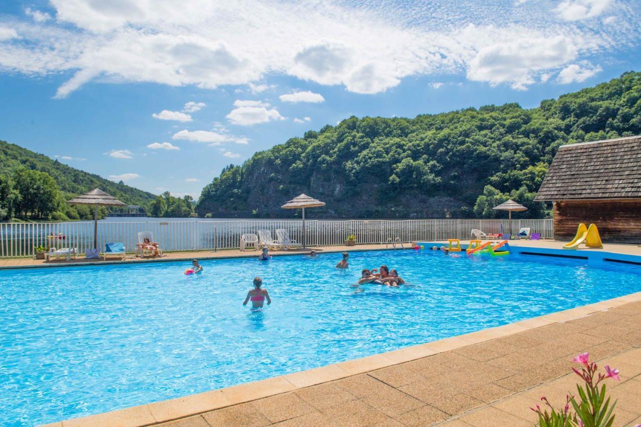 Camping Le Chateau Du Gibanel Saint-Martial-Entraygues Buitenkant foto