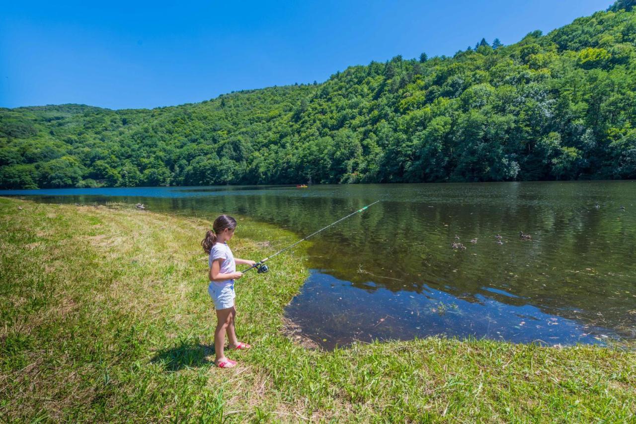 Camping Le Chateau Du Gibanel Saint-Martial-Entraygues Buitenkant foto