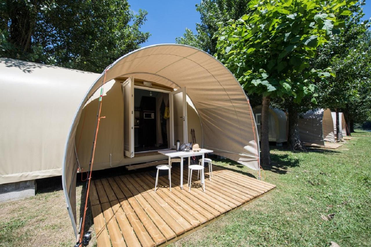 Camping Le Chateau Du Gibanel Saint-Martial-Entraygues Buitenkant foto