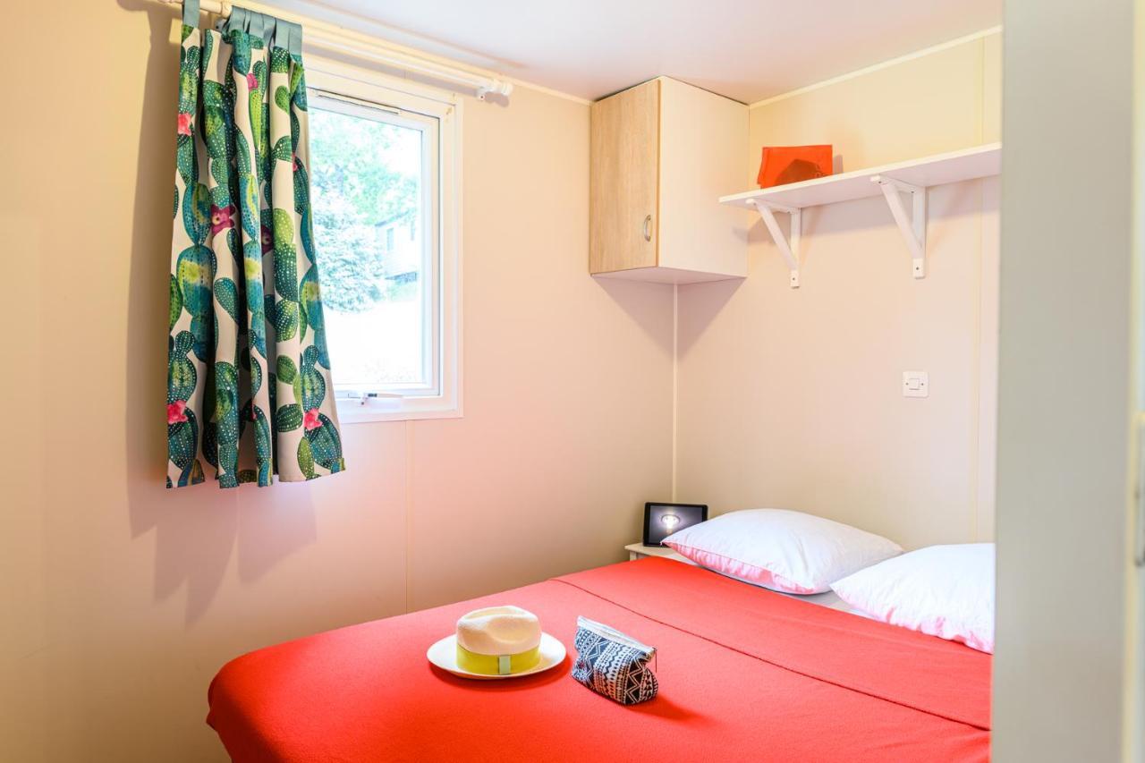 Camping Le Chateau Du Gibanel Saint-Martial-Entraygues Buitenkant foto