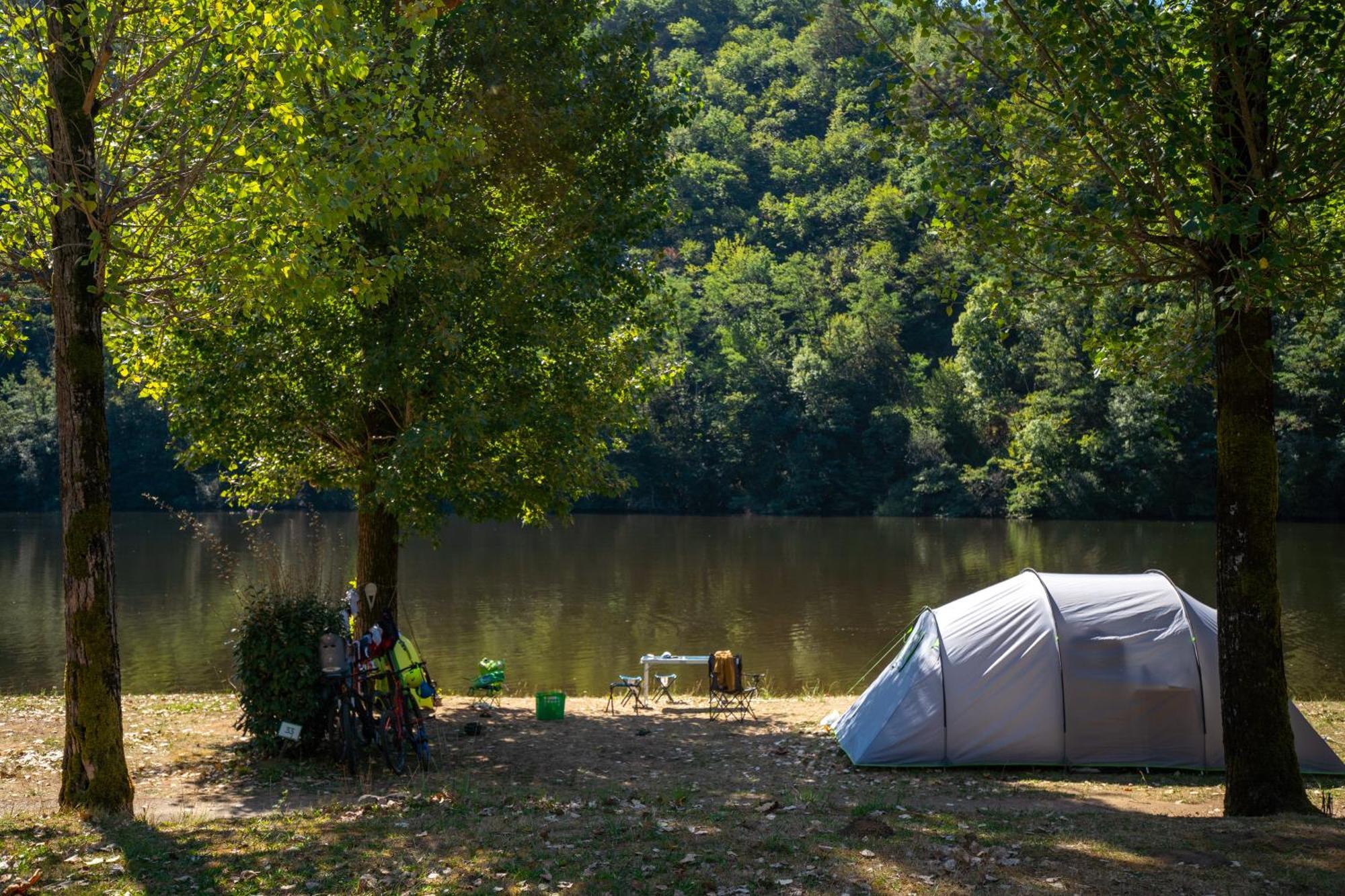 Camping Le Chateau Du Gibanel Saint-Martial-Entraygues Buitenkant foto