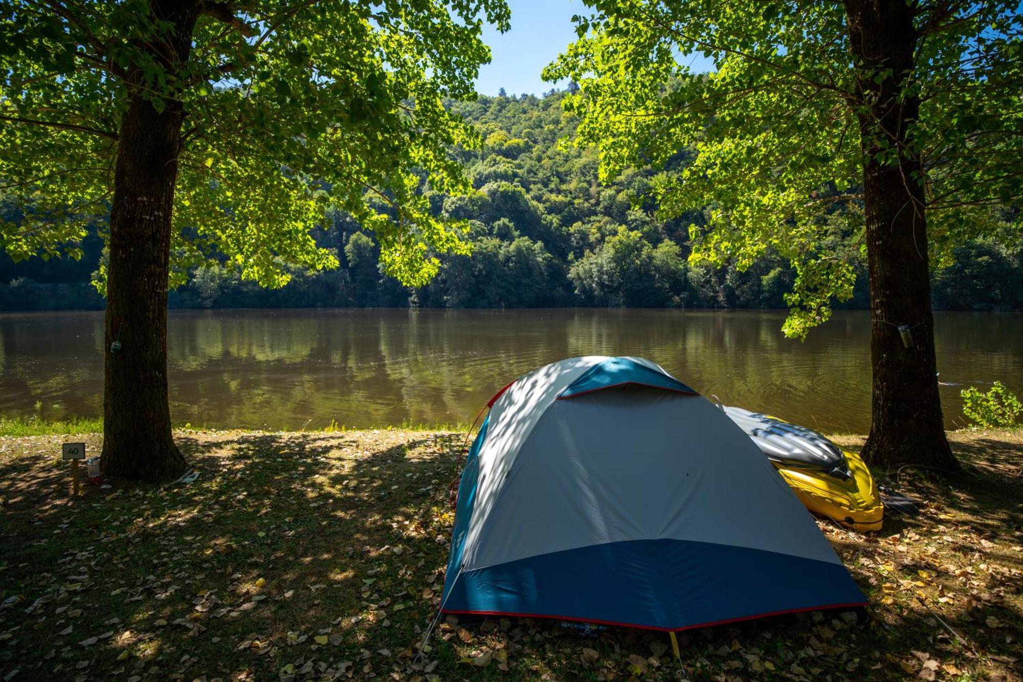 Camping Le Chateau Du Gibanel Saint-Martial-Entraygues Buitenkant foto