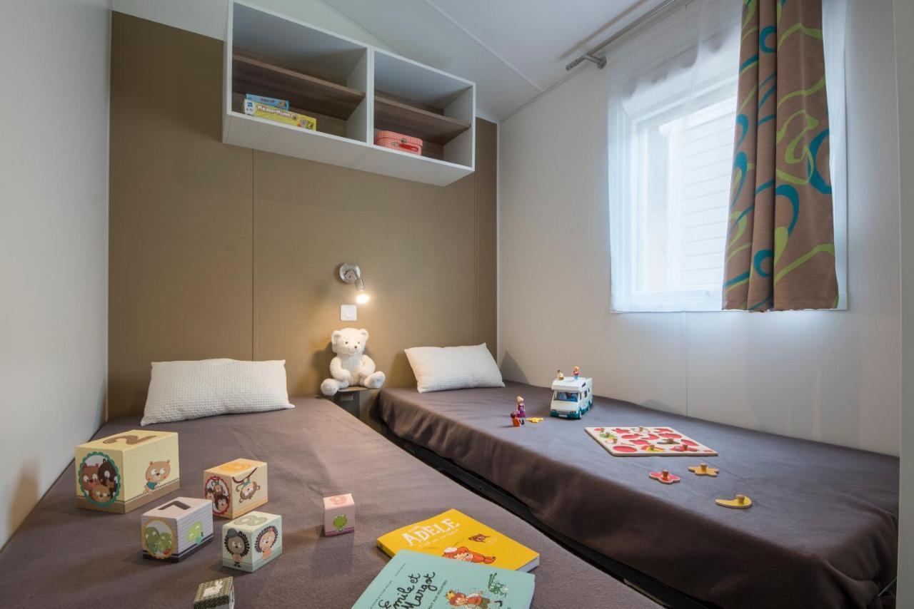 Camping Le Chateau Du Gibanel Saint-Martial-Entraygues Buitenkant foto
